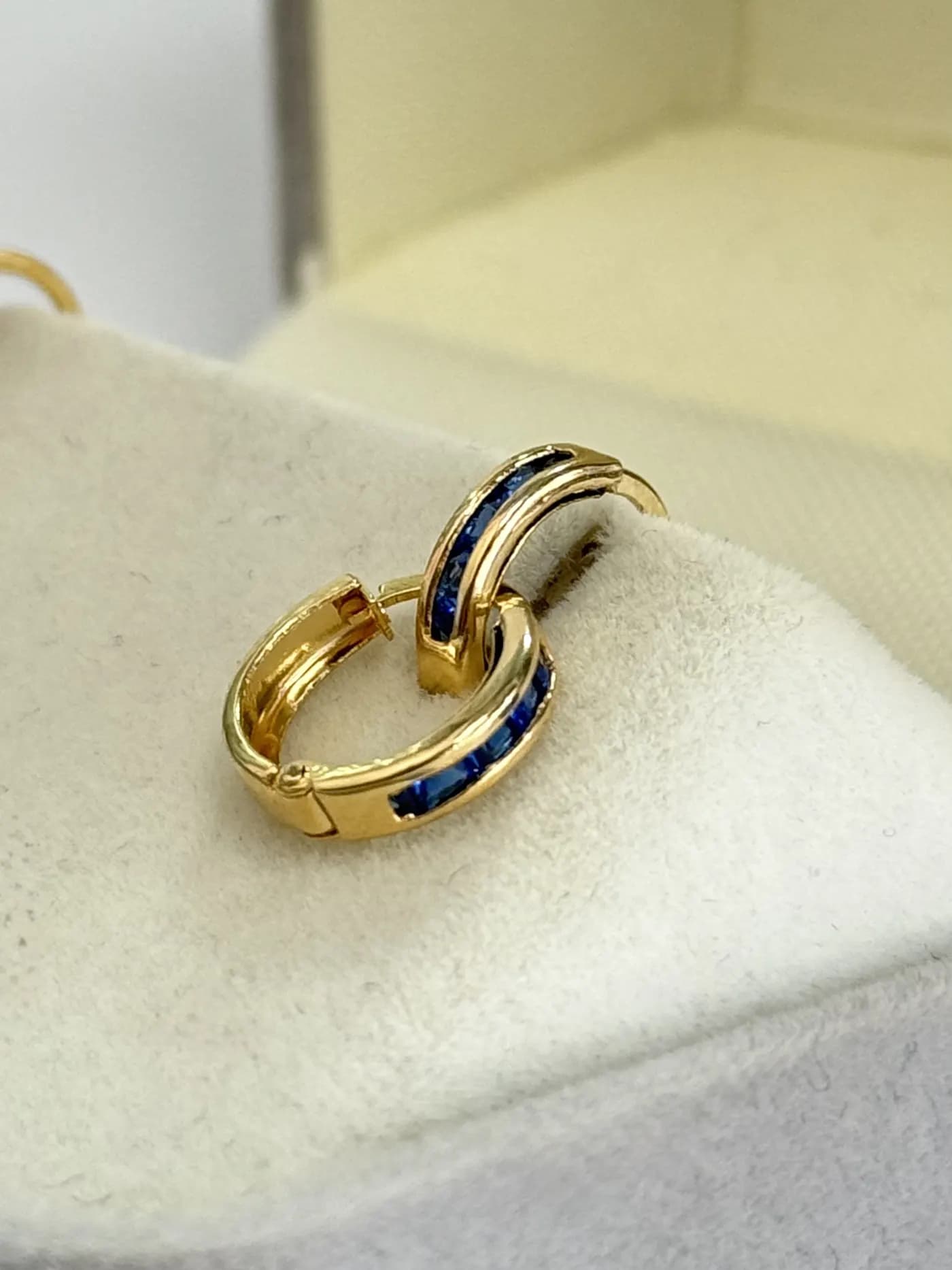 Argollas con piedras azules